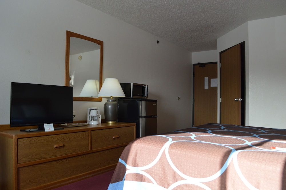 Super 8 by Wyndham Park Rapids 9/35