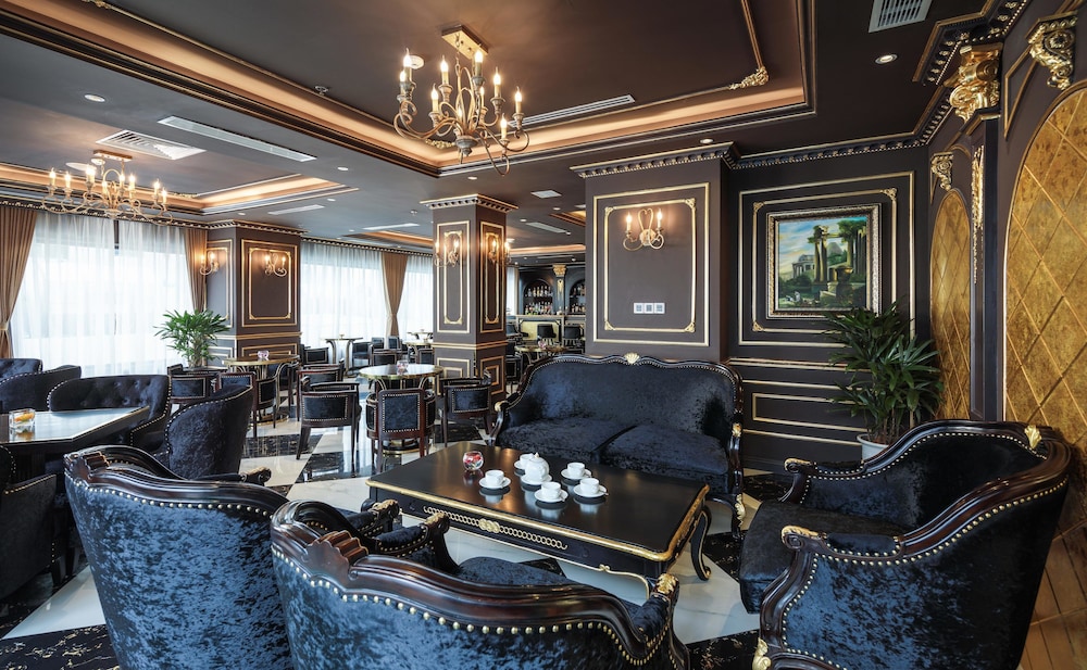 Monarque Hotel 32/50