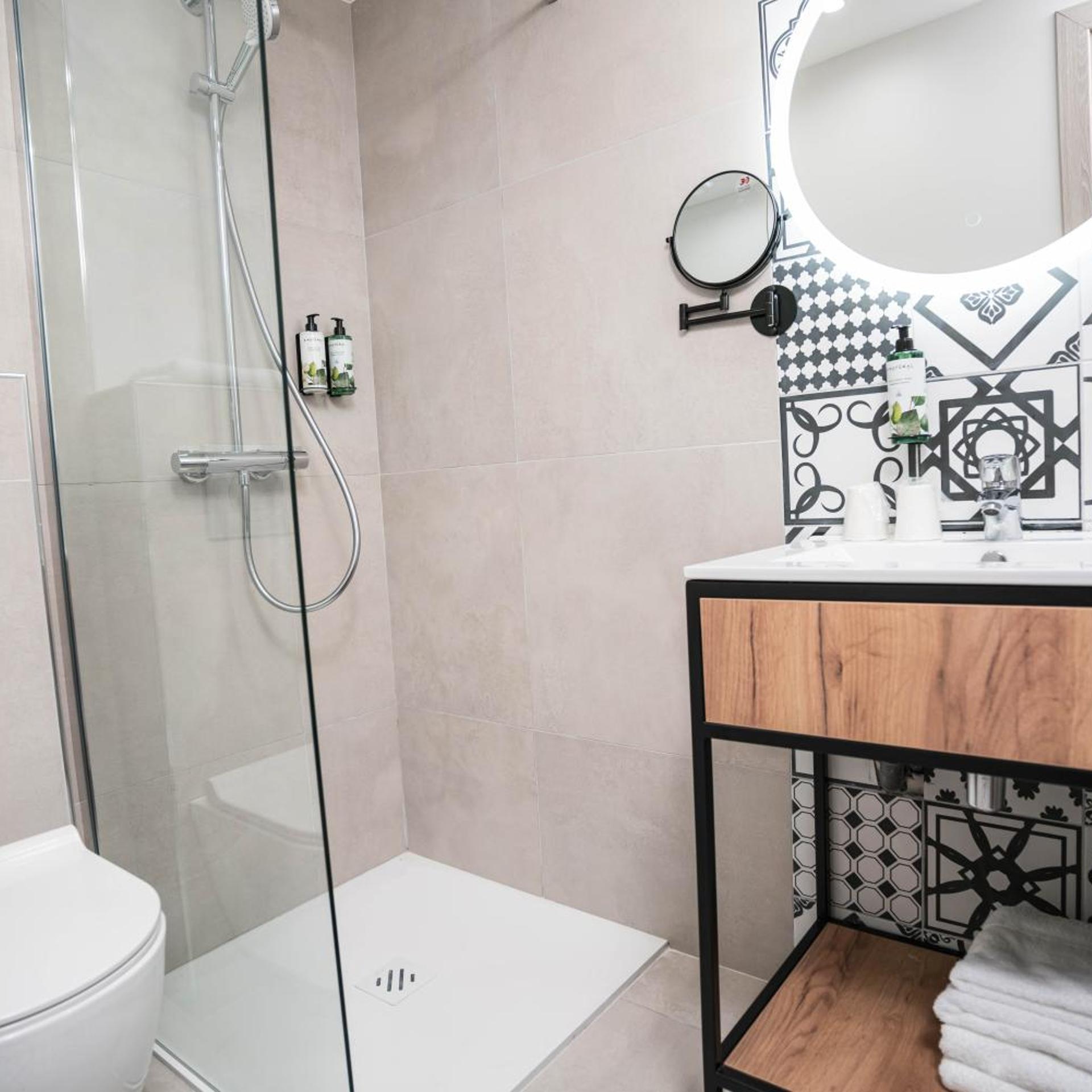غرفة رباعية، Hotel Univers 8/8