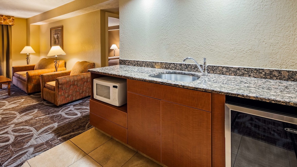 Best Western Plus Mid Nebraska Inn & Suites 19/41