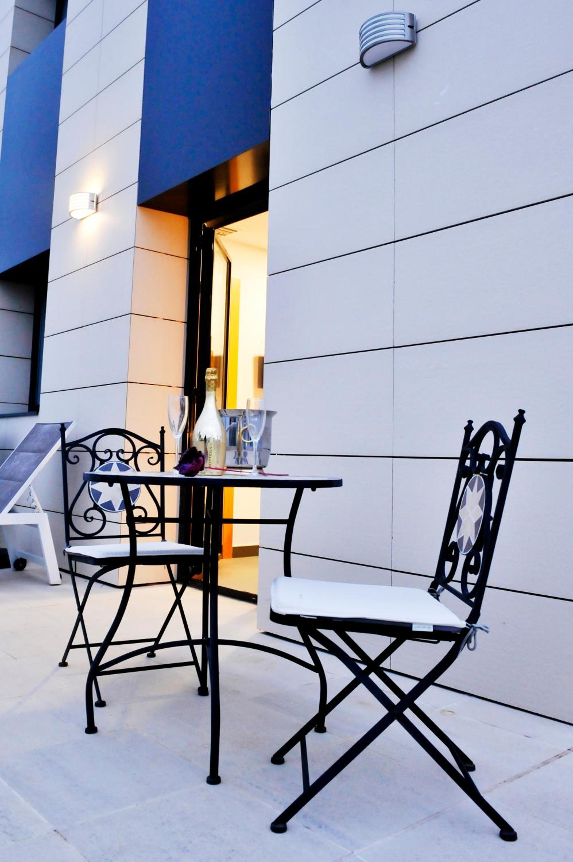 6 Bis HOTEL 45/58