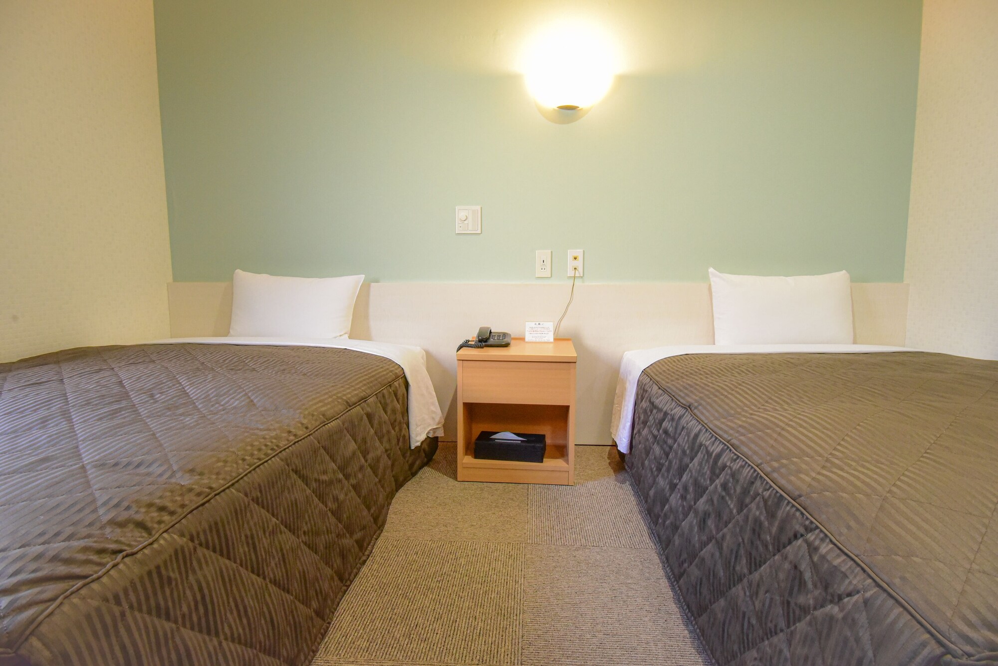 ROOM, TWIN BEDS