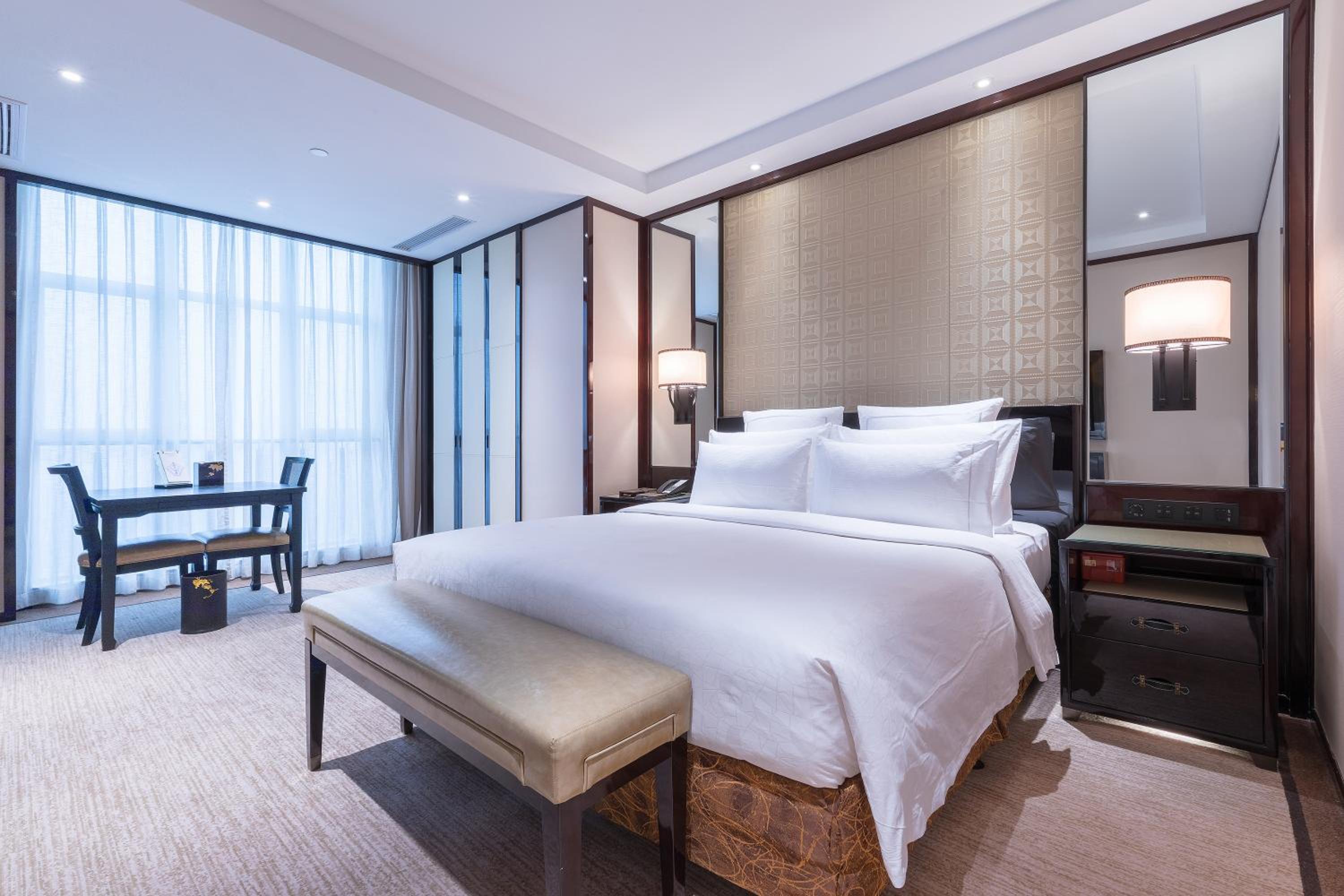 Executive, Suite, with View, Building a