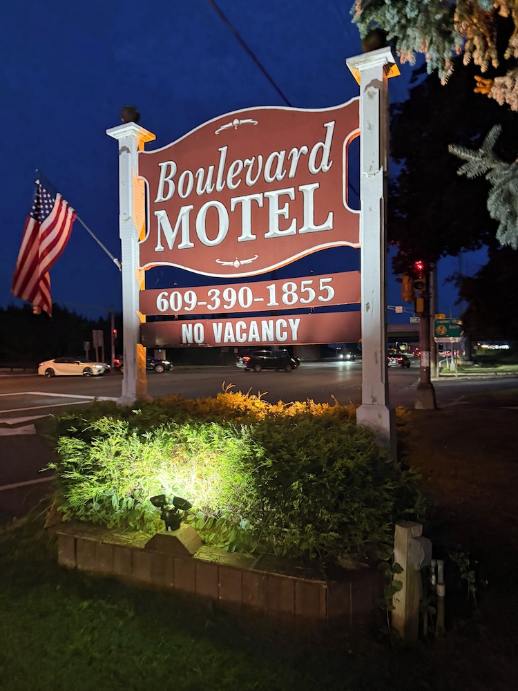 boulevard motel