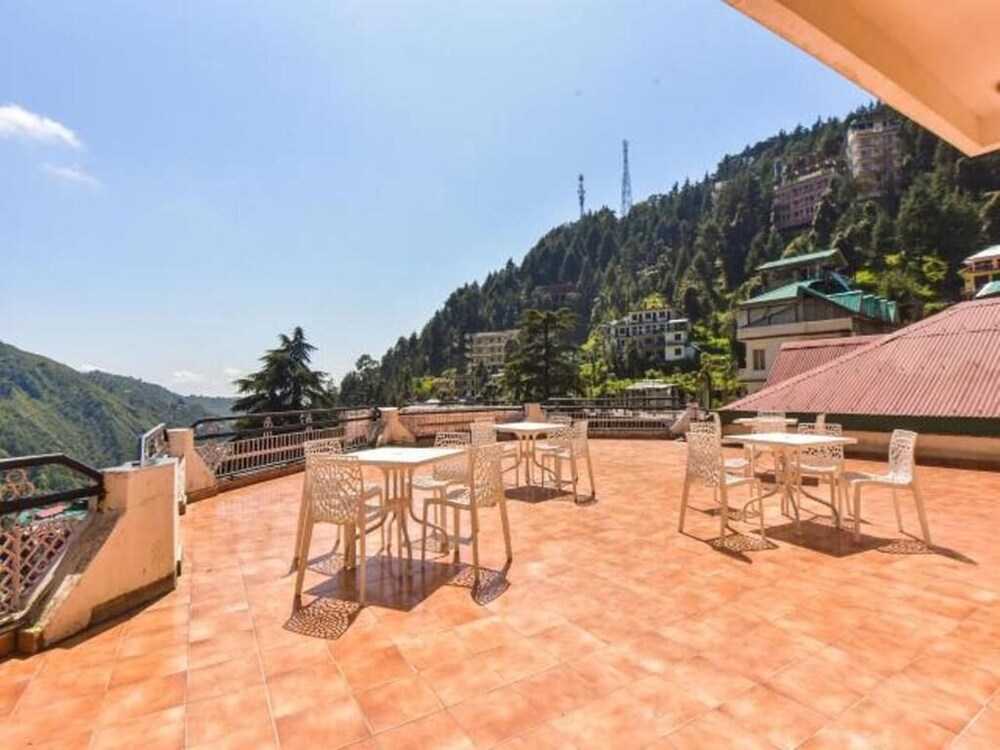 ANAND PALACE HOTEL 25/42
