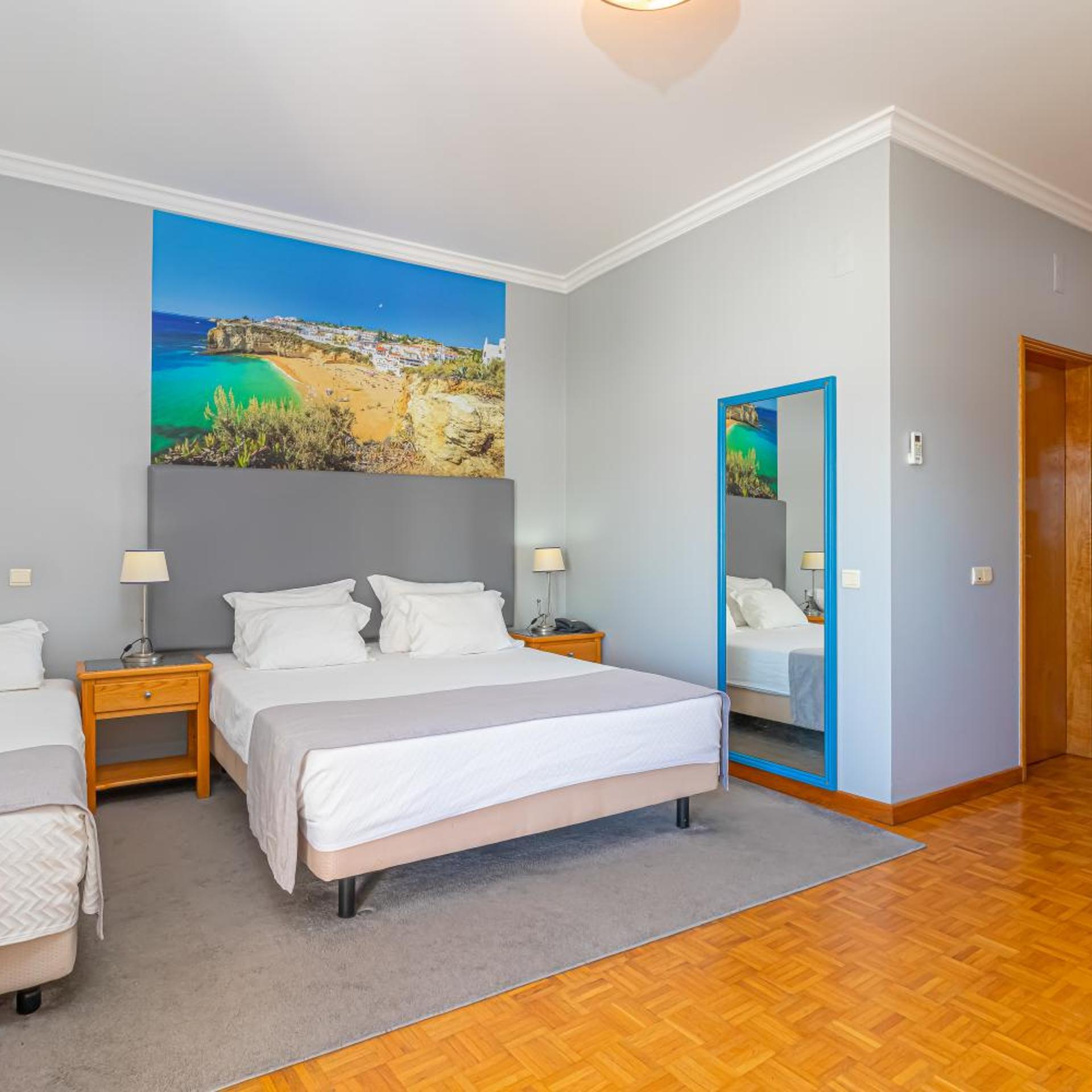 Room, Triple