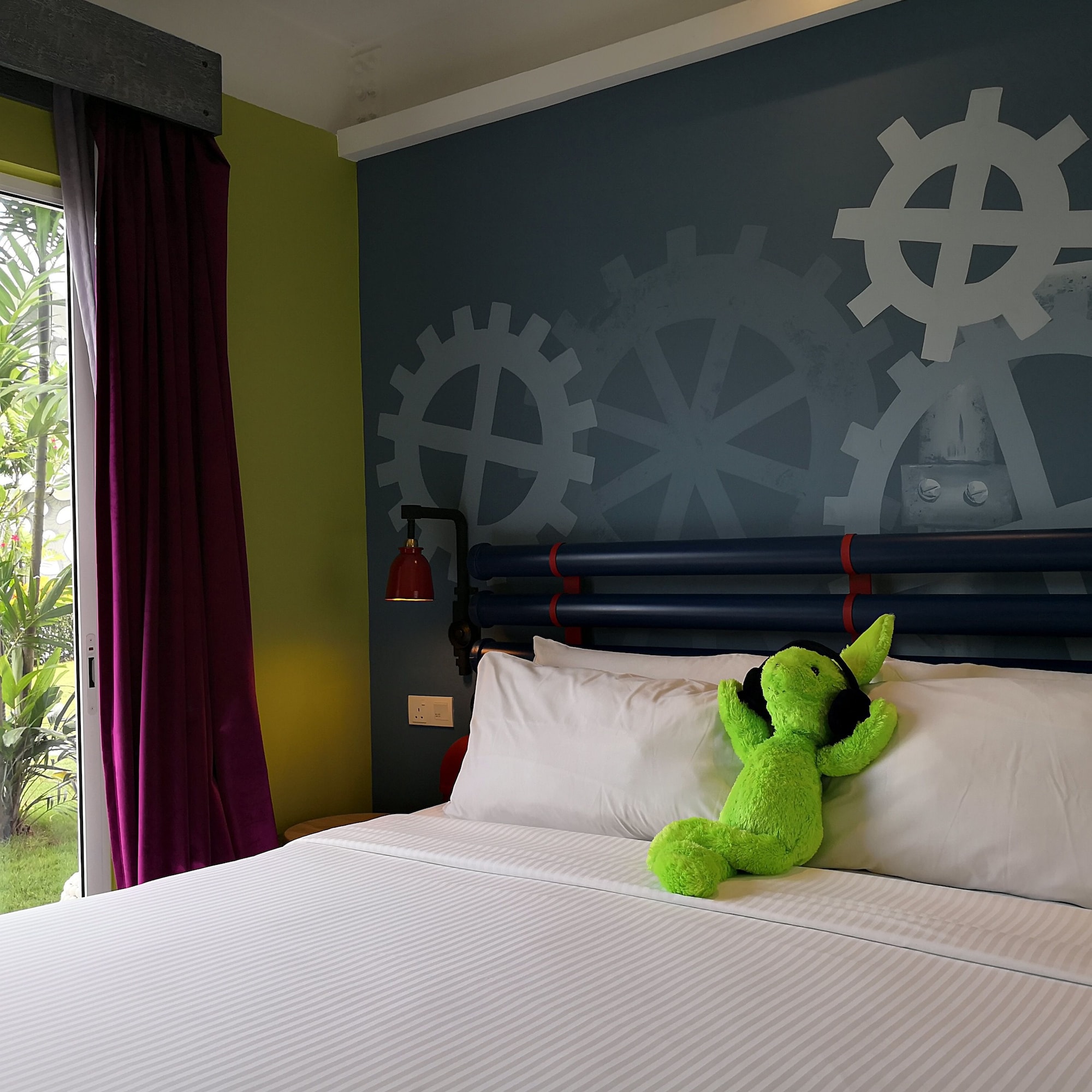 DASH, STUDIO, KING BED, GARDEN VIEW