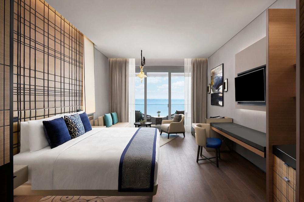 GUEST ROOM, EXECUTIVE, KING BED, SEA VIEW, BALCONY, EXECUTIVE LOUNGE ACCESS