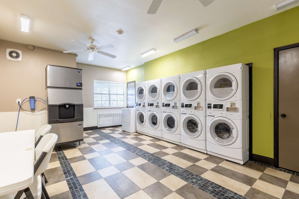 Studio6 Bay City, TX 7/62