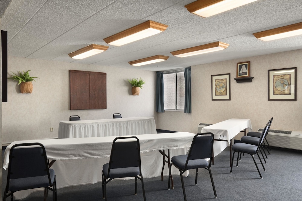 Bangor Grande Hotel and Conference Center 51/58