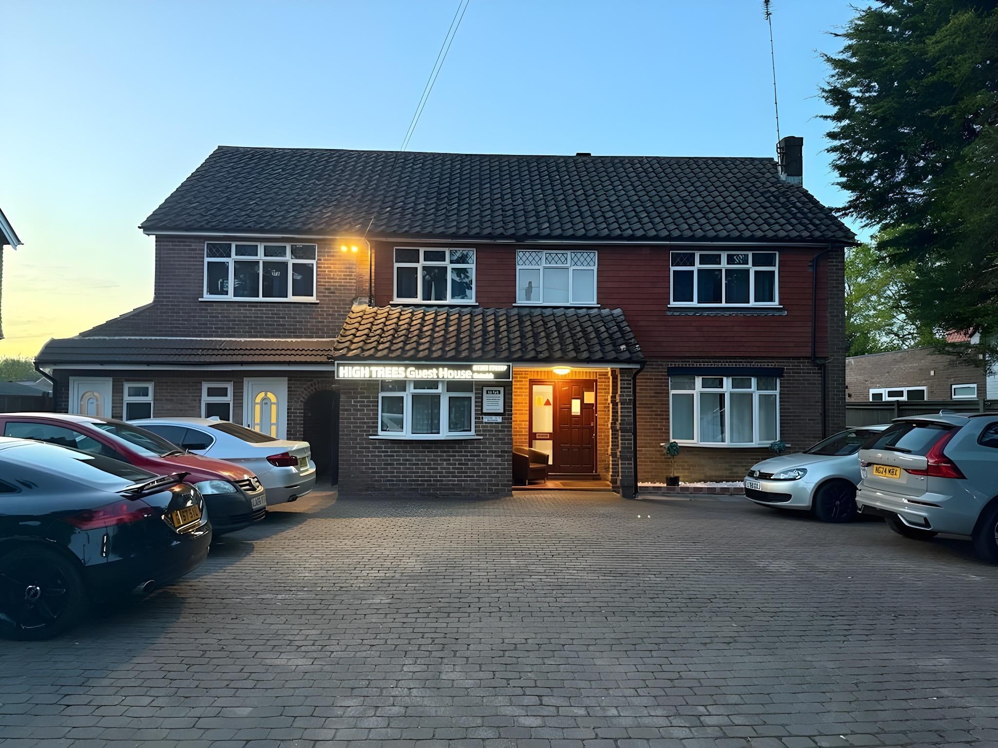 High Trees Guest House Gatwick 35/49