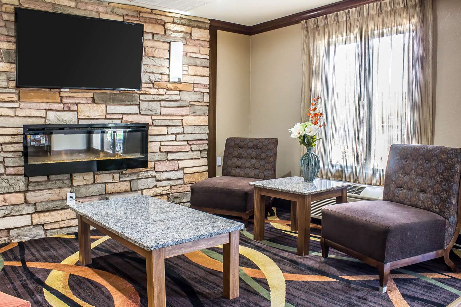 Comfort Inn & Suites Cedar Rapids North - Collins Road, IA 24/37