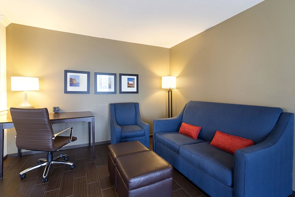 Comfort Suites & Conference Center Worthington MN 21/38