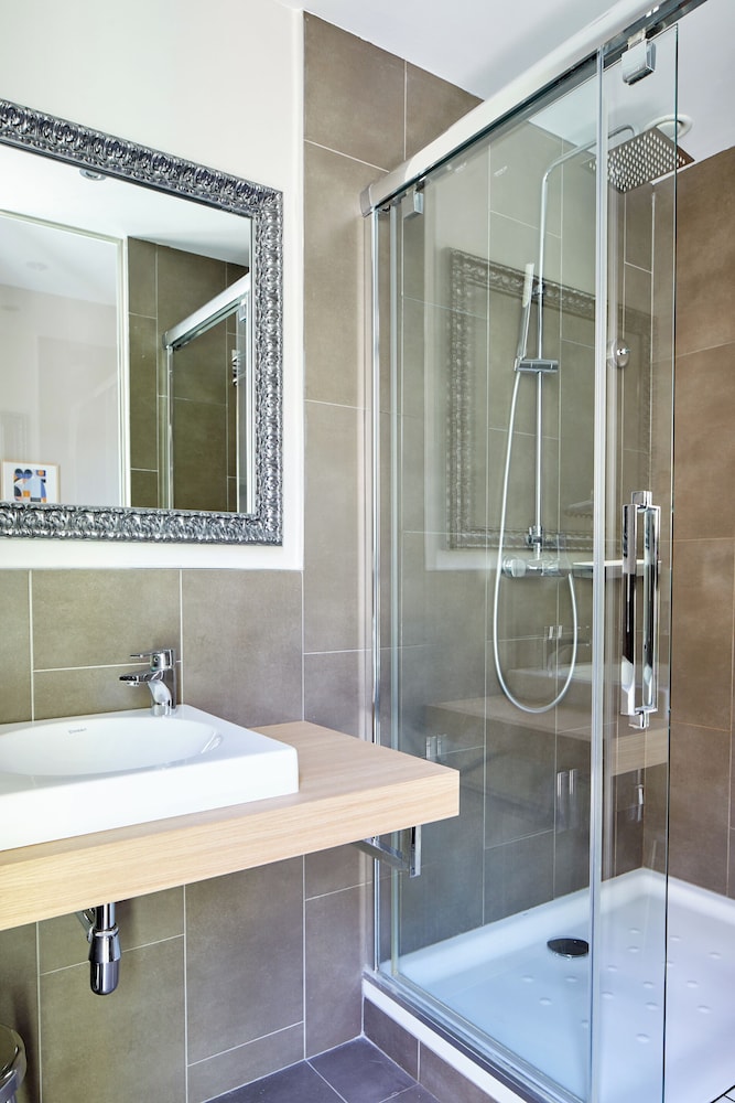 Vasanta Hotel Boutique 46/50