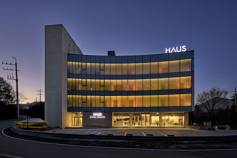 Hotel Haus 1/32