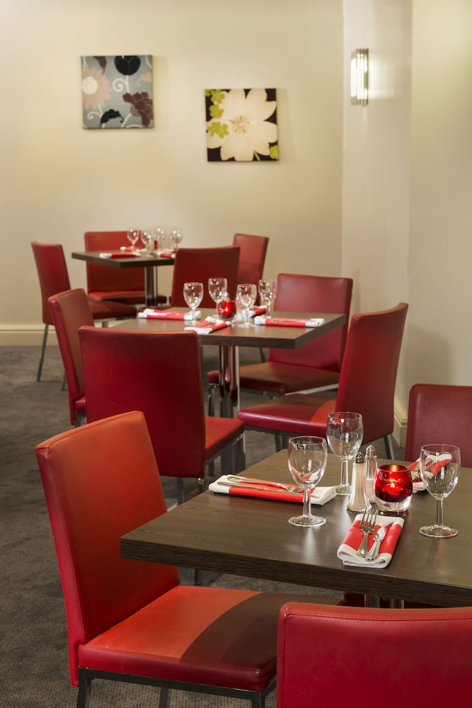 Mercure Cardiff North Hotel 28/50