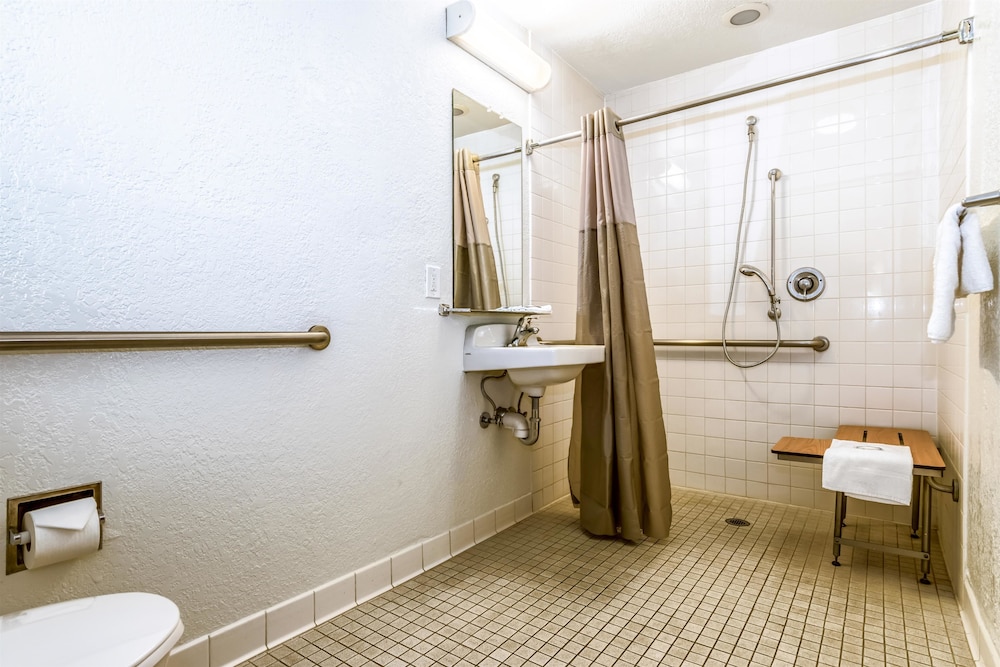 Motel6 Anaheim, CA - Fullerton East 56/59