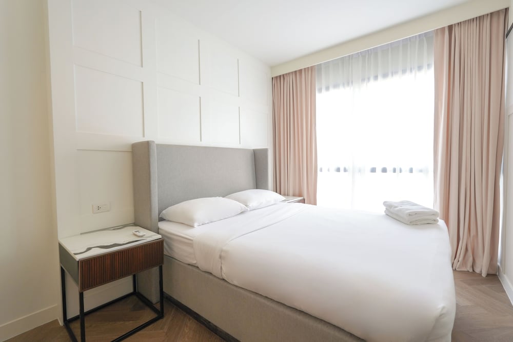 غرفة قياسية بسرير كوين، DLUX Condominium 2/8