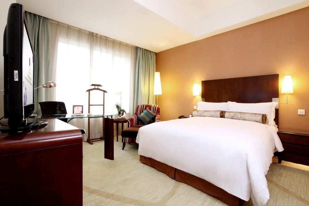 SUPERIOR, QUEEN BED