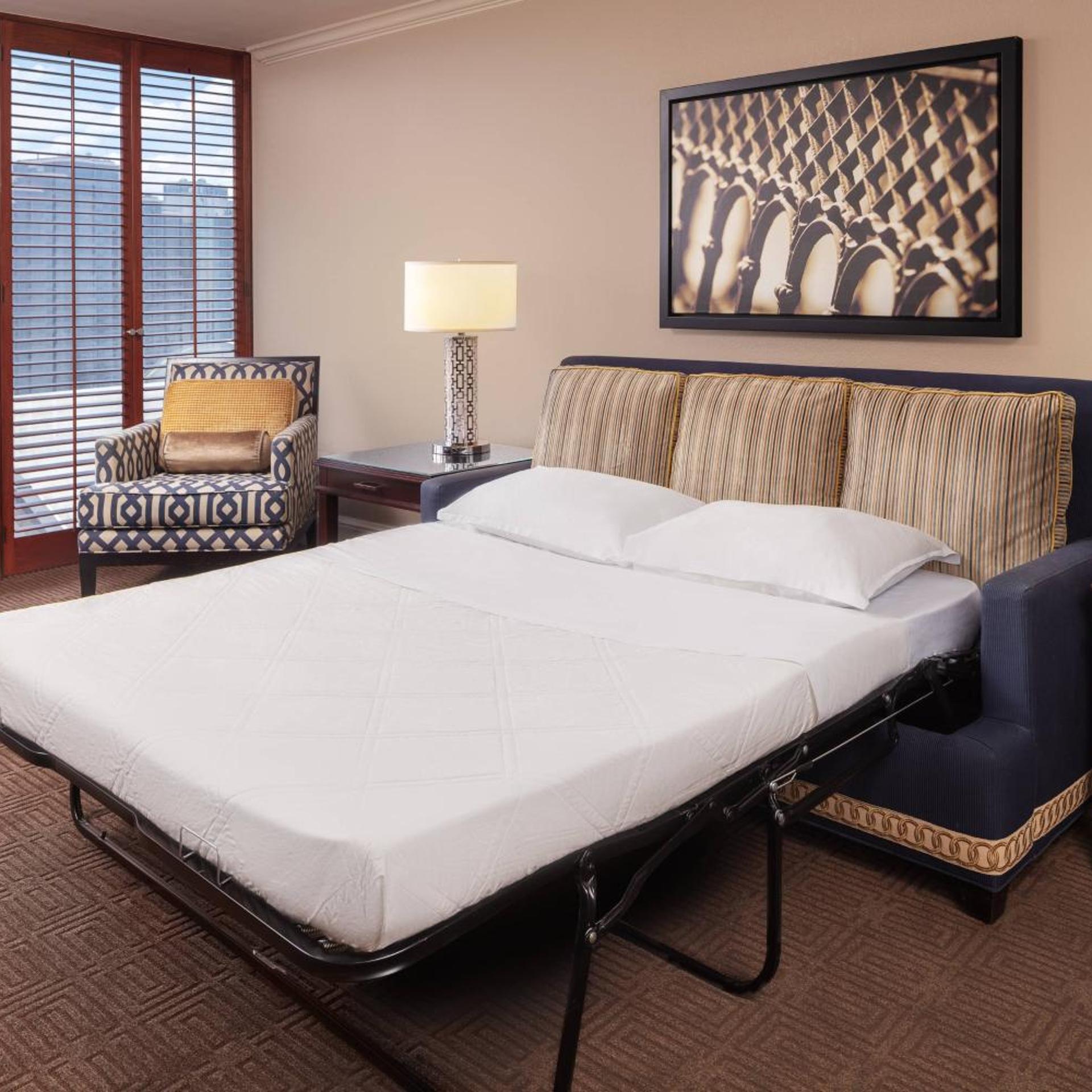 Executive, Suite, King Bed, Sofa, Club Floor