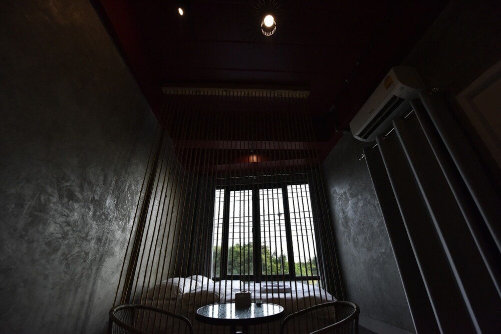 A.M.Place 23/32