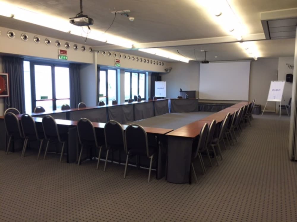 MERIDIANA COUNTRY HOTEL 30/41