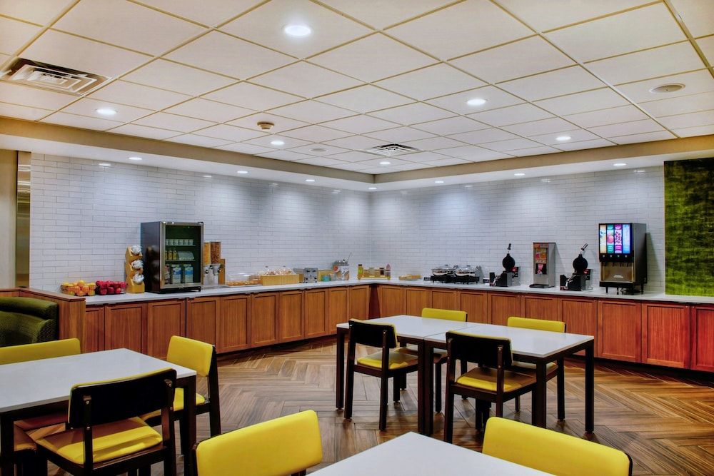Country Inn and Suites By Carlson, Cortland, NY 31/48