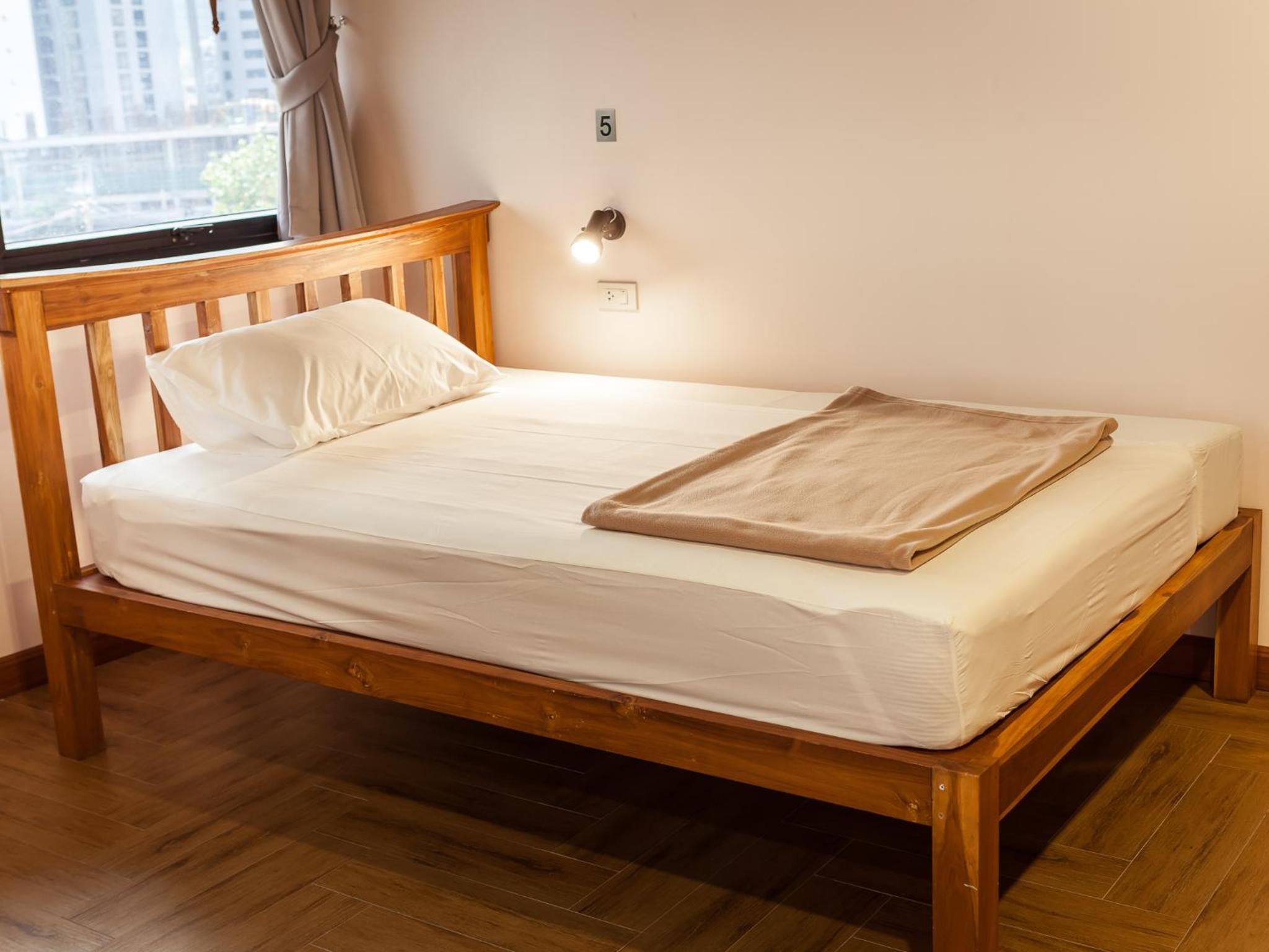 Private, 5 Beds, External Bathroom