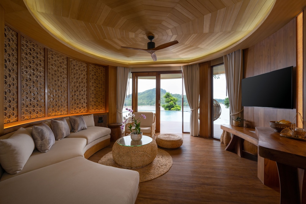 Sinae Phuket Luxury Hotel 58/78