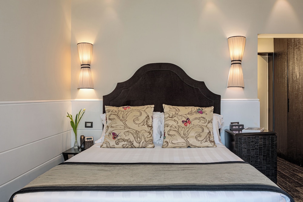 The Independent Suites 32/51