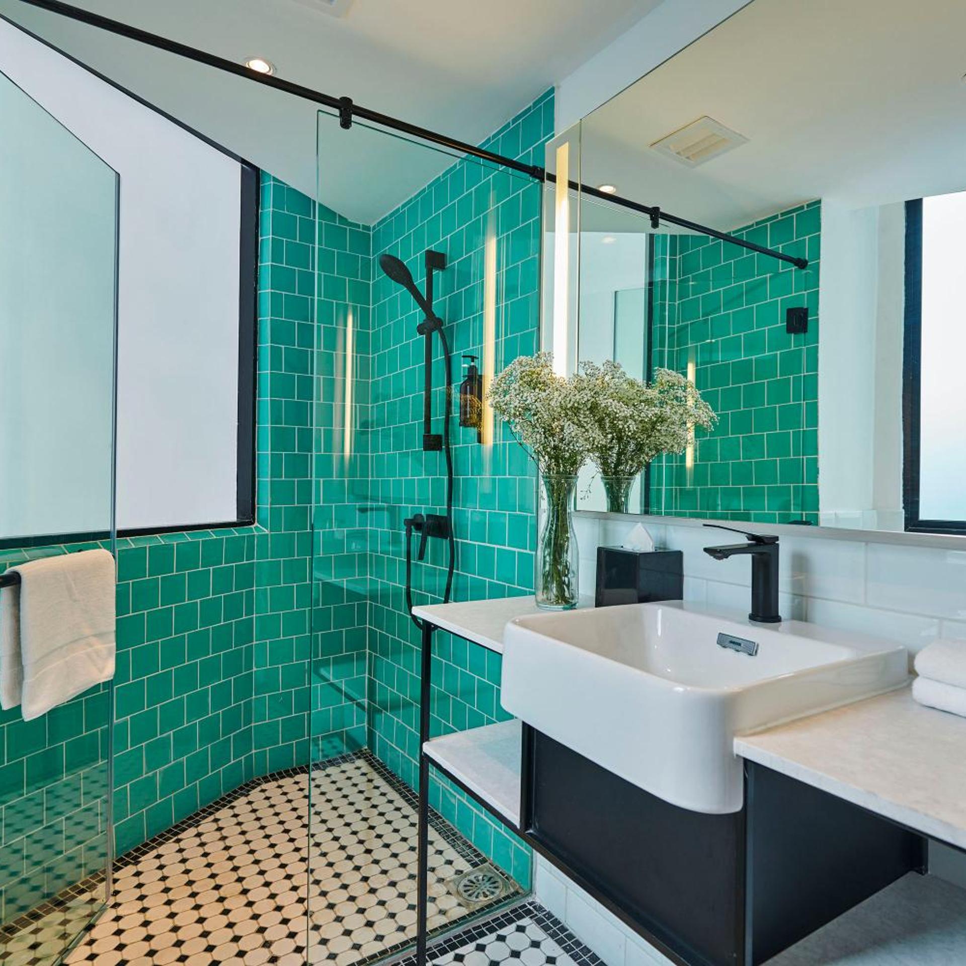 J-Hotel By Dorsett 35/36