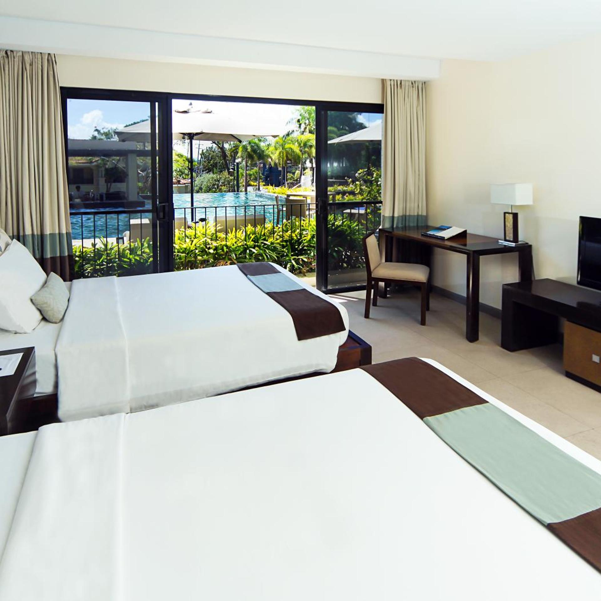 غرفة بريميير بإطلالة على المسبح، Fairways And Bluewater Newcoast Boracay 4/10