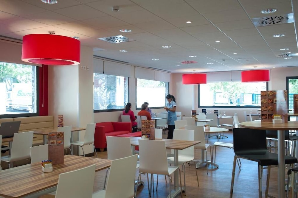 Travelodge Madrid Metropolitano 46/63