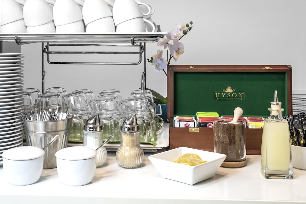 Atrium Hotel by Mellow Mood Hotels 62/64