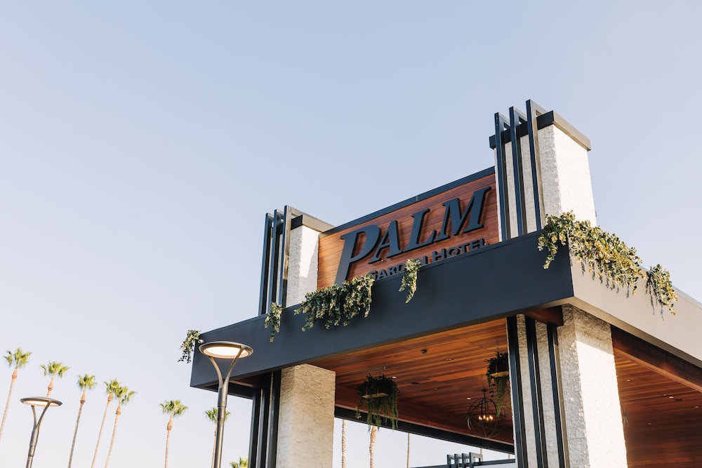 The Palm Garden Hotel 2/72