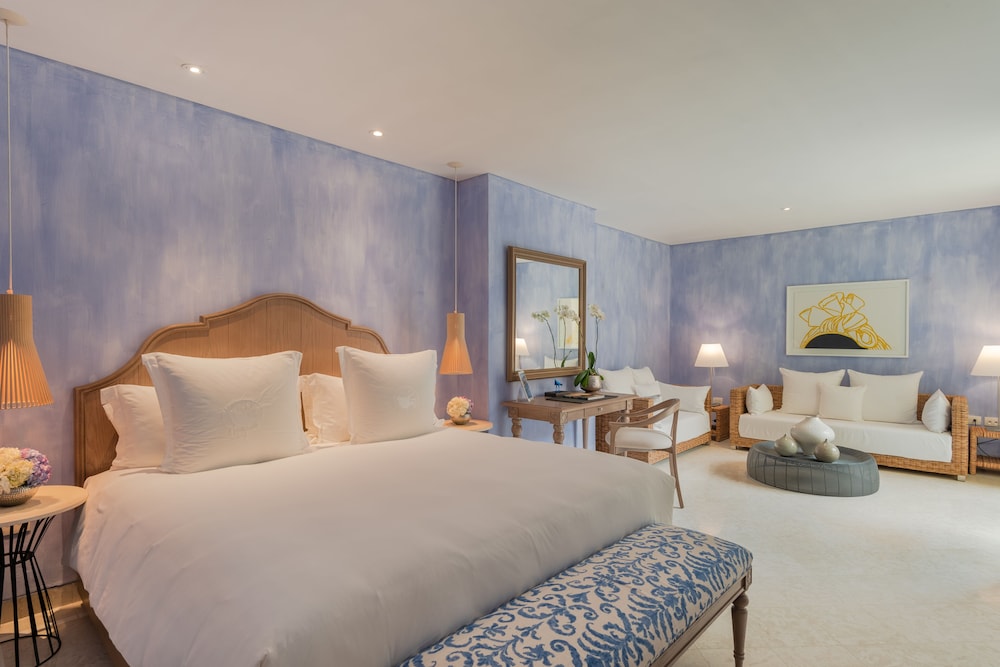 Courtyard View Suite