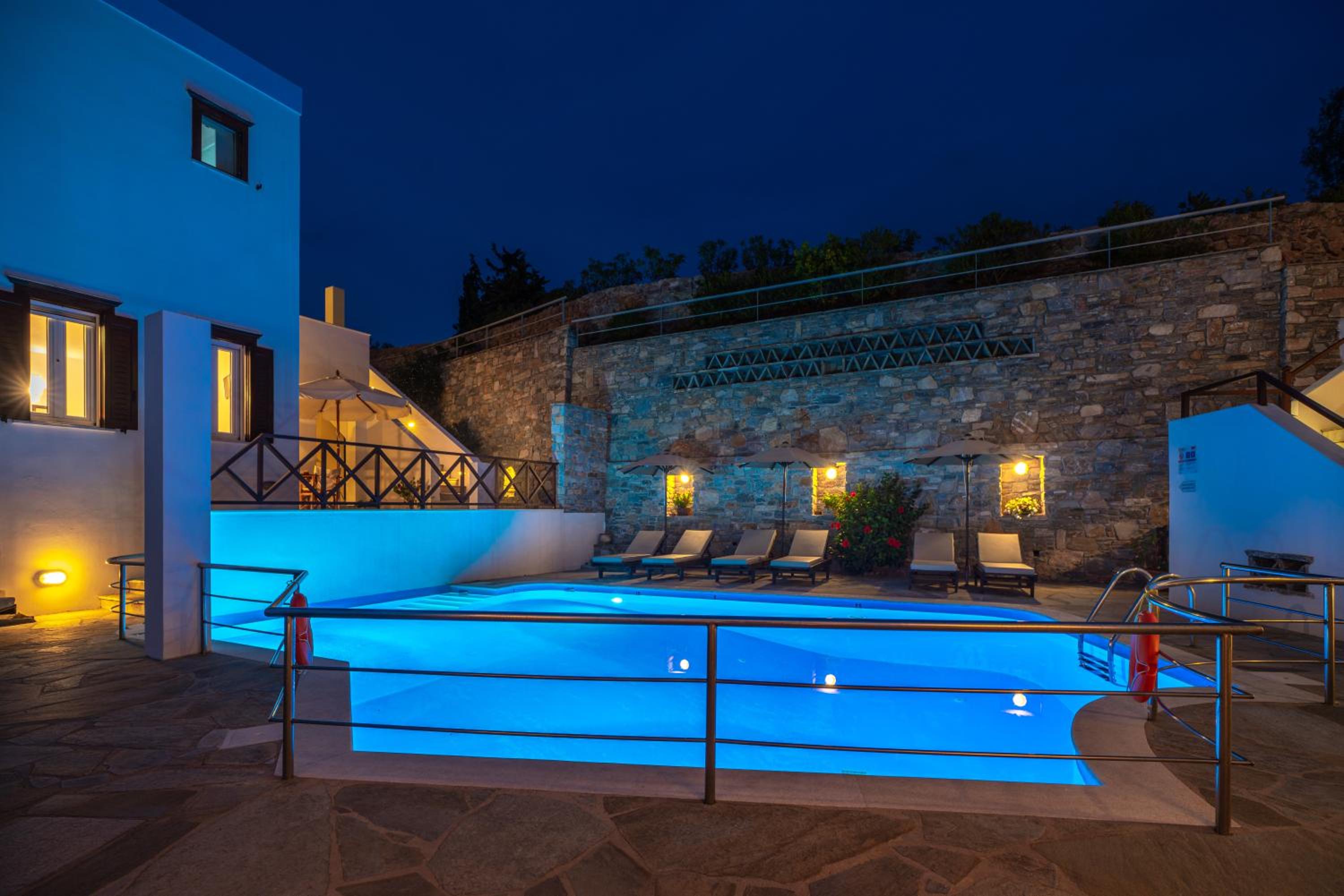 Reggina S Apartments 6/23