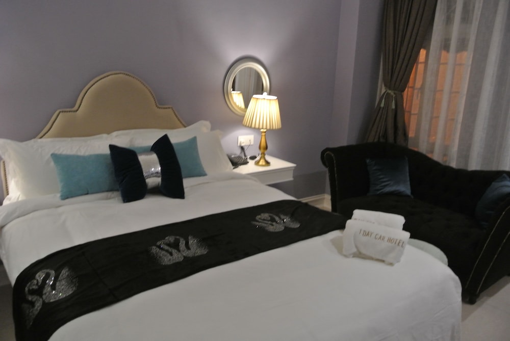 1 Day Car Hotel Station 18 15/38