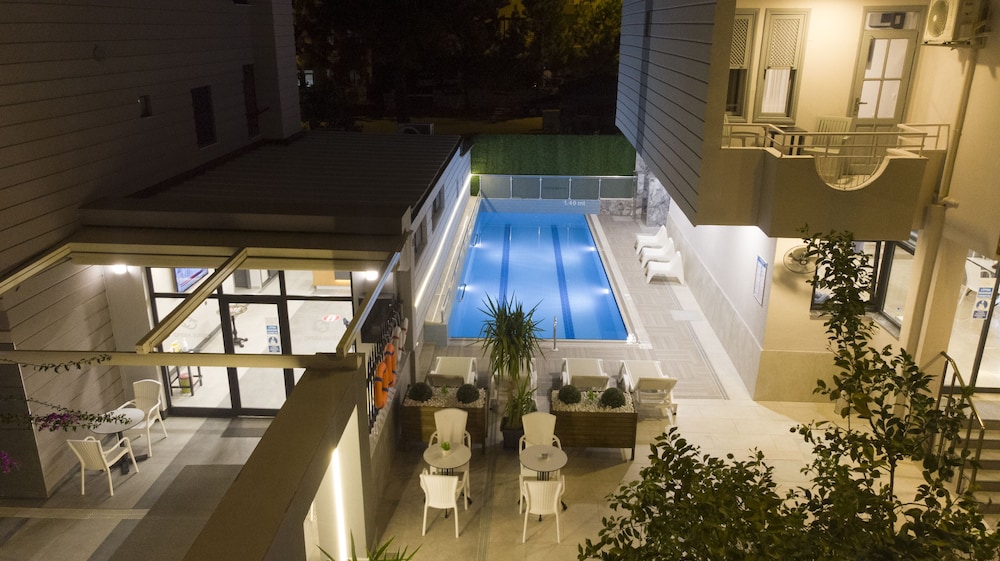 OPERA Boutique Hotel 13/24
