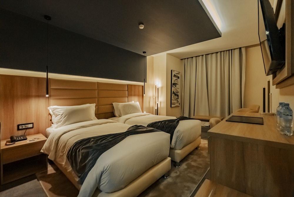 AD Hotel, Hydra 19/58