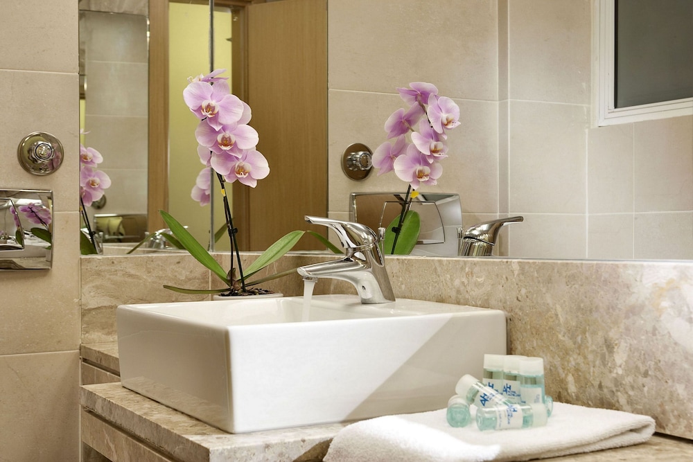 Achilleas Hotel 44/45