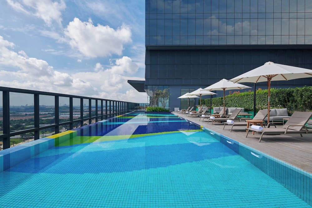 Courtyard Setia Alam 55/60