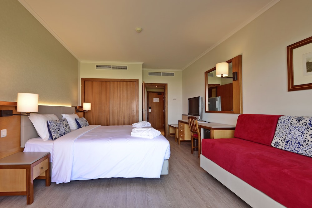 Holiday Inn Algarve Albufeira by IHG 25/79