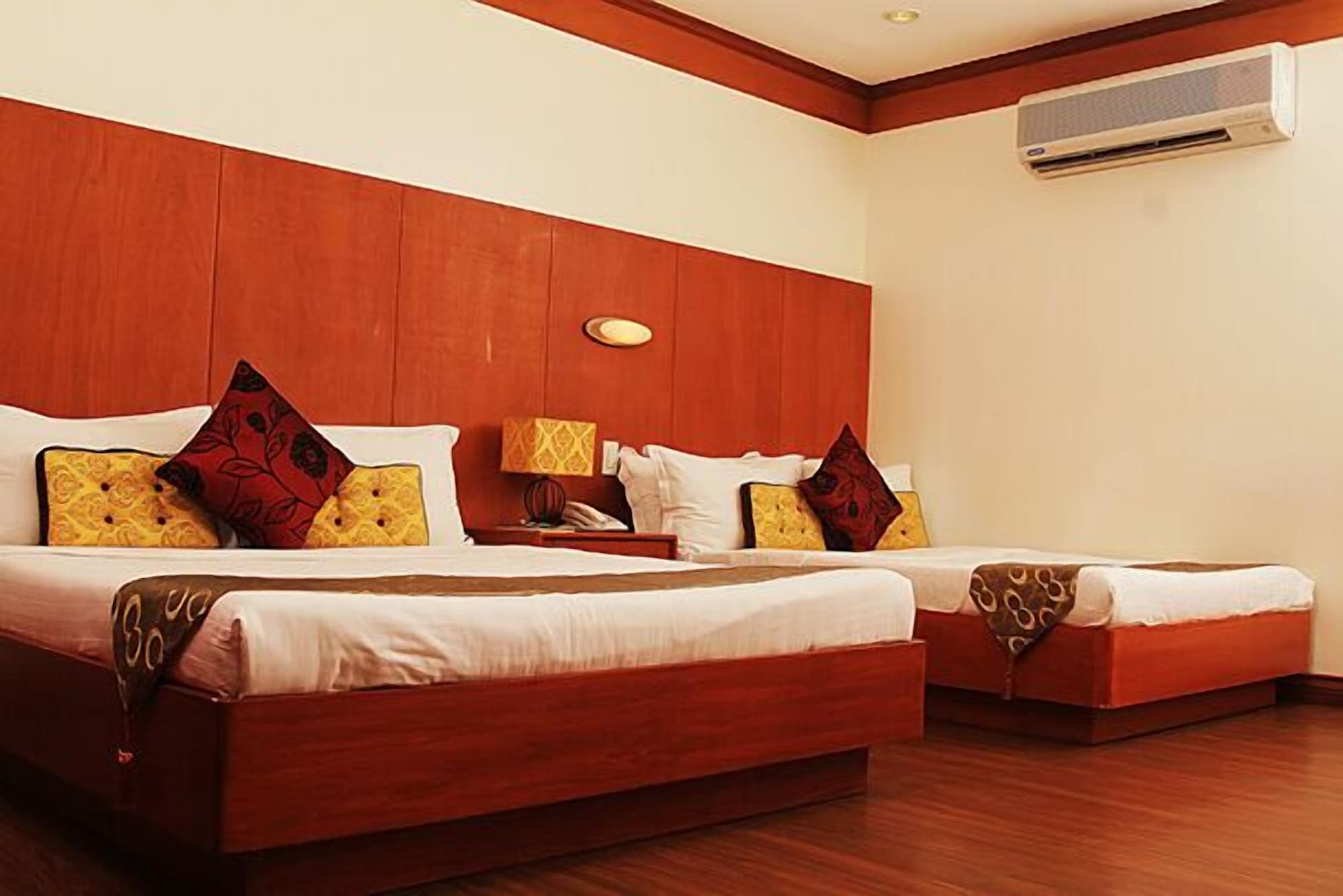 DELUXE, 2 QUEEN BEDS