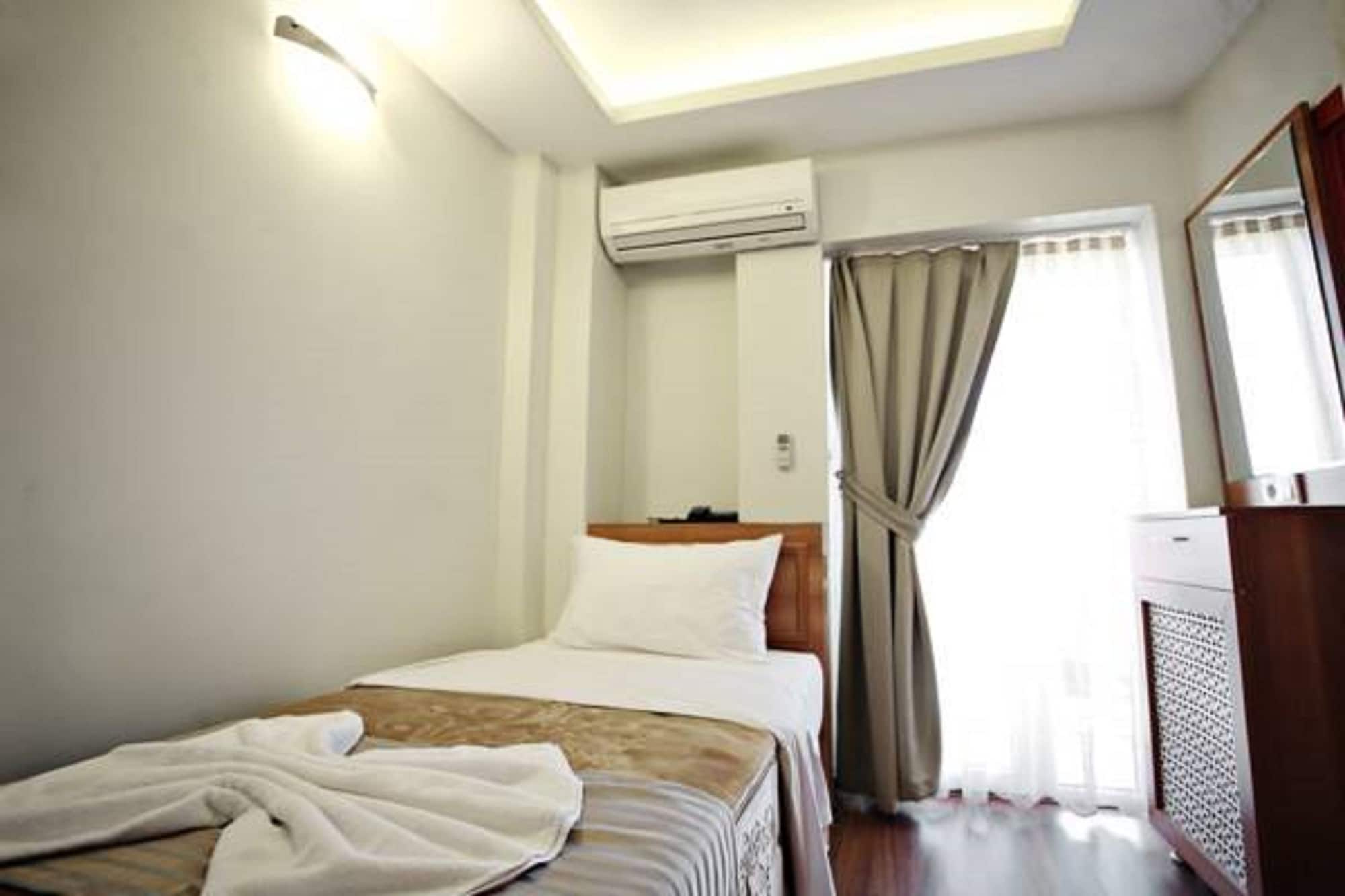 ROOM, SINGLE