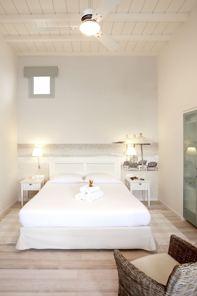 AMMOS HOTEL 25/77