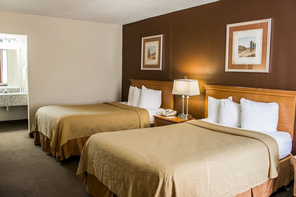Hotel Dunn, NC 14/36
