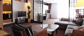Kizashi The Suite 32/49