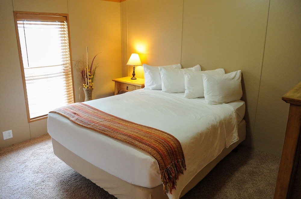 Royal Gorge Cabins 15/69