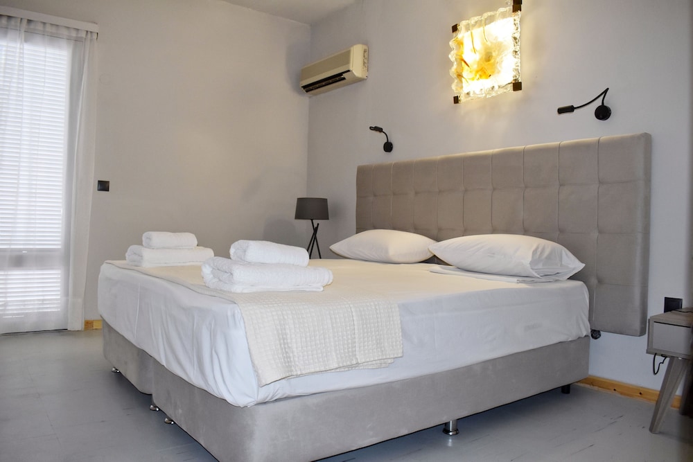 Theoxenia Hotel 45/91